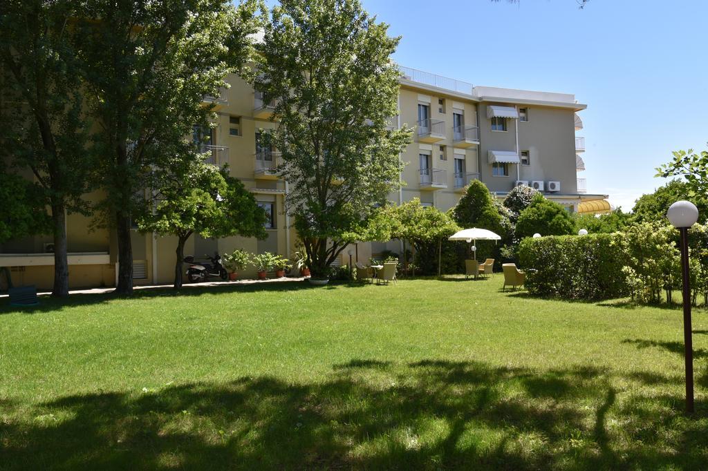 Hotel Janeiro Frontemare ليدو دي يسولو المظهر الخارجي الصورة