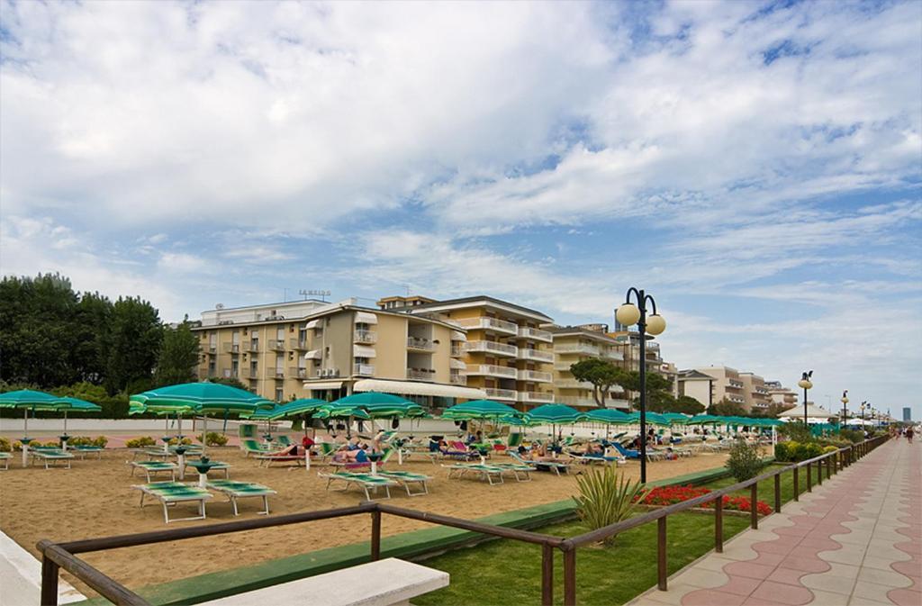 Hotel Janeiro Frontemare ليدو دي يسولو المظهر الخارجي الصورة