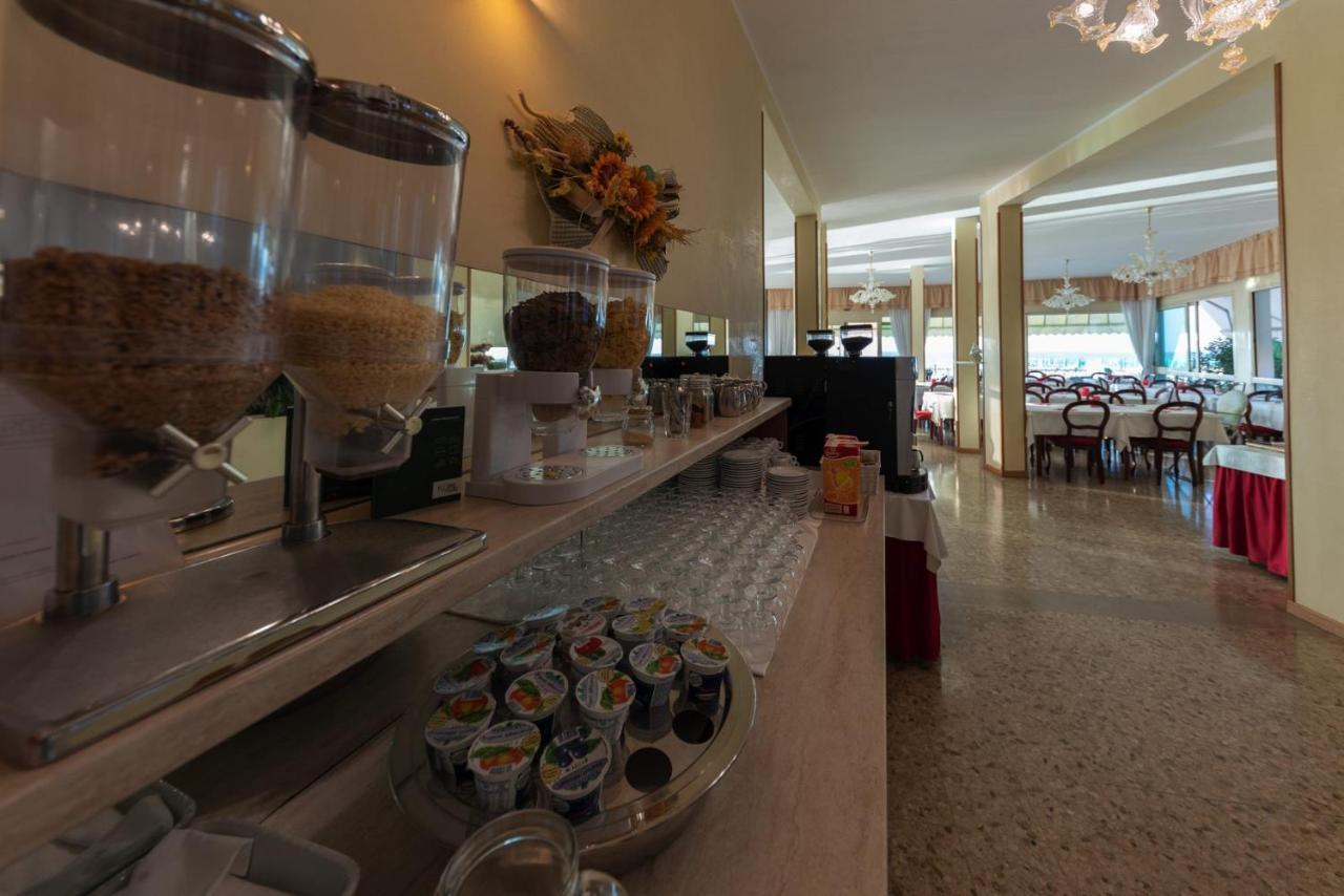 Hotel Janeiro Frontemare ليدو دي يسولو المظهر الخارجي الصورة