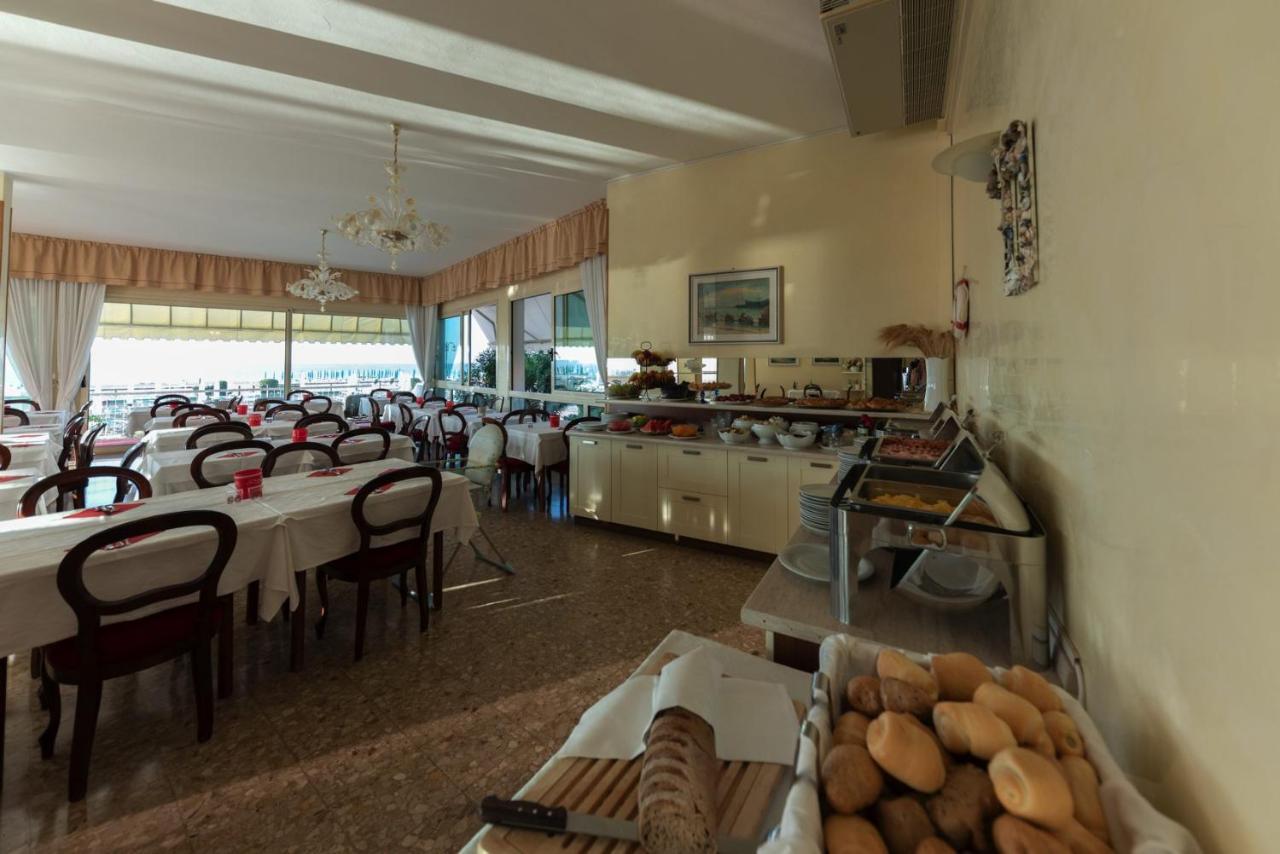 Hotel Janeiro Frontemare ليدو دي يسولو المظهر الخارجي الصورة